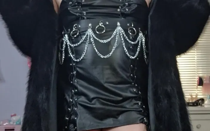 Victoria Lecherri: Satin, Fur and Leather!