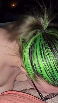 Esposa de cabelos verdes chupa e fode