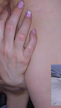 Sletterige vrouw plaagt man met enorme lul op webcam