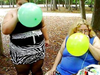 BBW nurse Vicki adventures with friends: 2 bbws están soplando y reventando globos