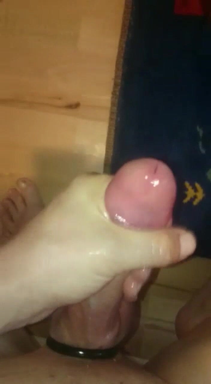 JohnnyF: Grosse bite avec bague pénien, excitée sur la masticerie