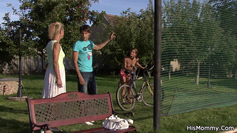 Taboo Teens: Han cyklade iväg och hans styvmamma knullade hans flickvän