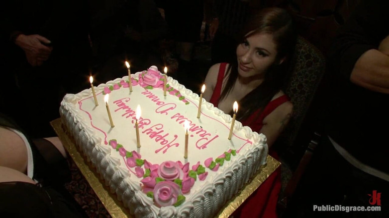 Public Disgrace by Kink: Festa do dia B da princesa Donna