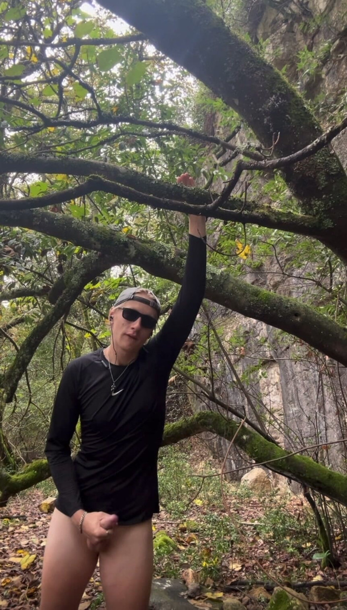 Axton Drake: Adik pejalan kaki ngocok kontol di jalan