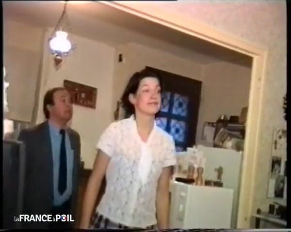 French Family Secrets: O studentă slab concentrată mai dispusă să se fută!