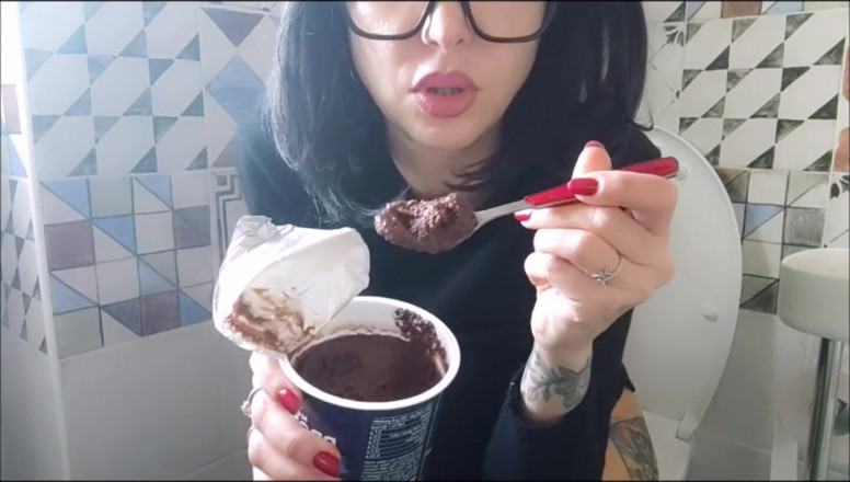 savannahamatoriale: 我在浴室里喜欢我的巧克力