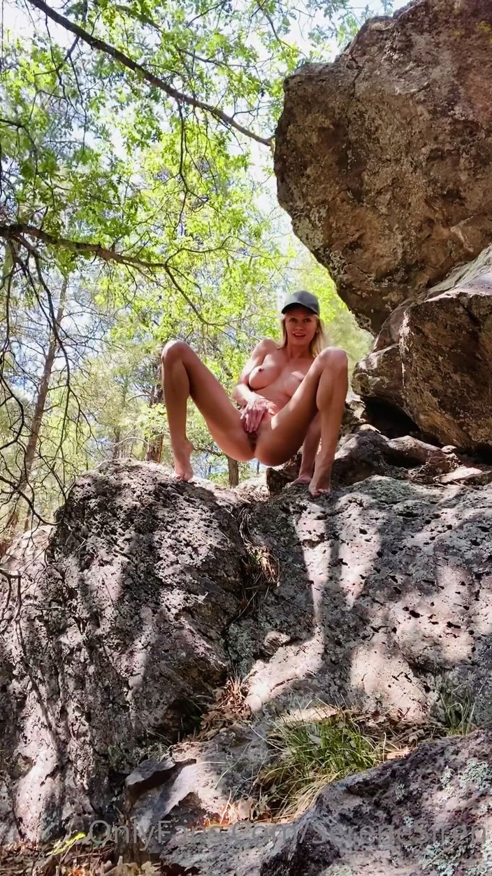 Serene Siren: Caminhadas Me Deixam Com Tesão, Então Eu Paro Para Gozar!