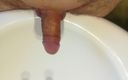 Instructions to masturbate with pleasure: Îmi masturbez curul cu degetele. Sunt pe podea în baia de...