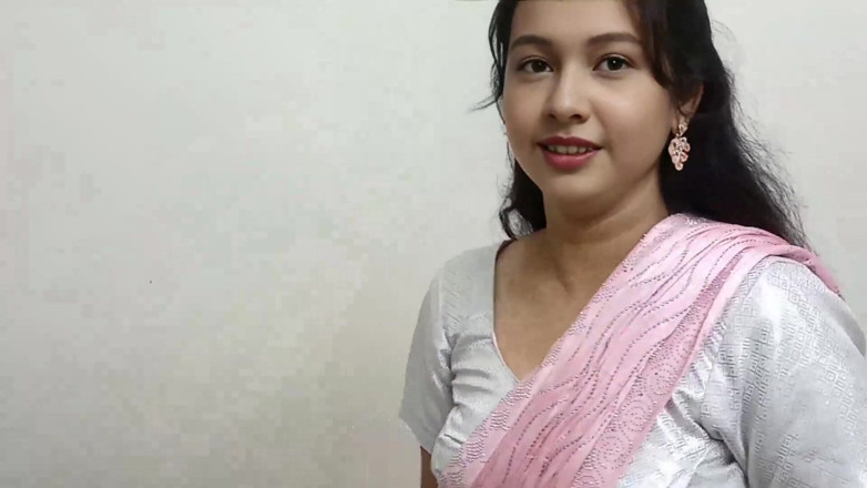 Apple Porn: Desi Hot Air Hostess Fucked by Passenger in Saree