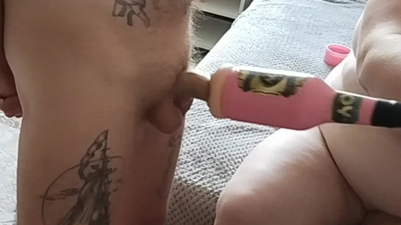 Zona901: Fingering a Dick with a Sex Machine and Cumming