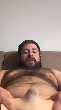Eljodedor31: Urso com tesão chega em casa do trabalho
