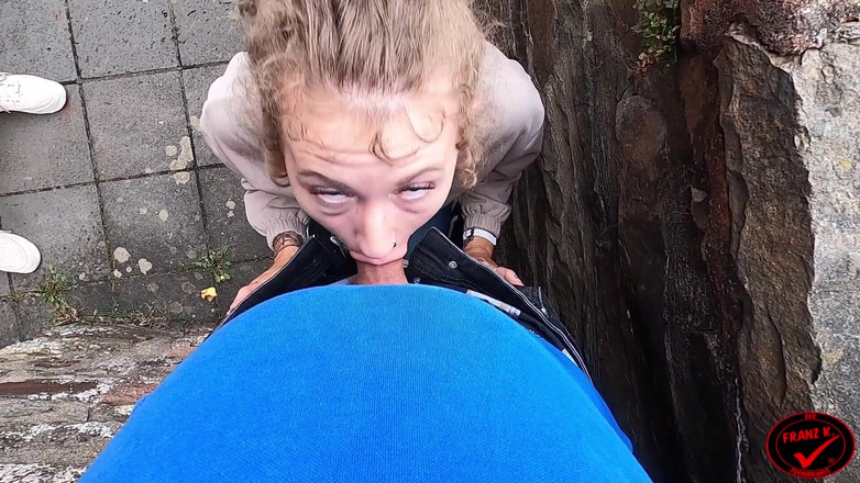 German Fuck Girls: Halk! Kaleye Giderken Riskli Oral Seks!