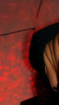 Gattina e sexy. Riceve una sborrata nella sua figa e fa un meraviglioso squirting