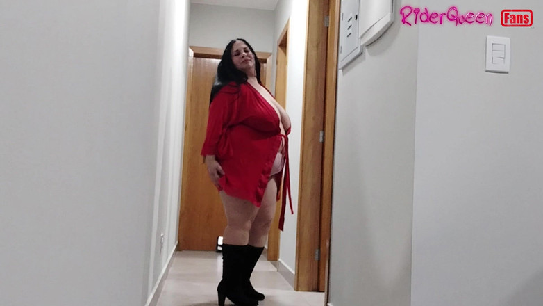 Riderqueen: Traveling Stepmom, Just Fans in Slow Motion, Modeling for You