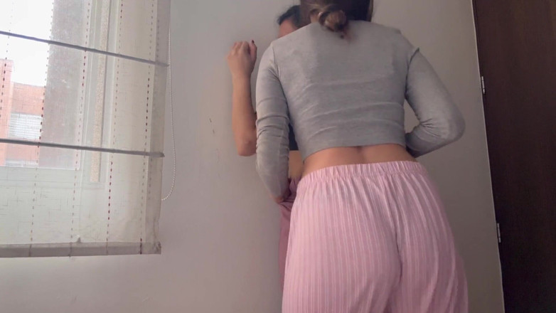 scarlettandc: Saya Terangkan Kepada Isteri Abang Tiri Saya Cara Berkongkek lesbian