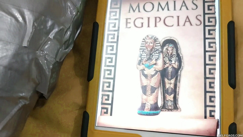 Selfgags Latina Bondage: O projeto múmia egípcia