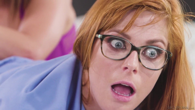 Girlsway: GIRLSWAY - Det sitter fast igen Adriana Chechik &amp;Penny Pax