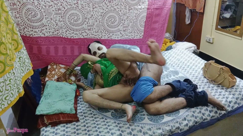 Your Puspa: 彼は通りでピックアップし、私は深夜のバスを待っていたが、見知らぬ人が助けてくれた。長文の動画で、ヒンディー語で話している