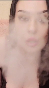 Čím více vape kouřím do tvého obličeje, tím slabošský dostaneš pro mě