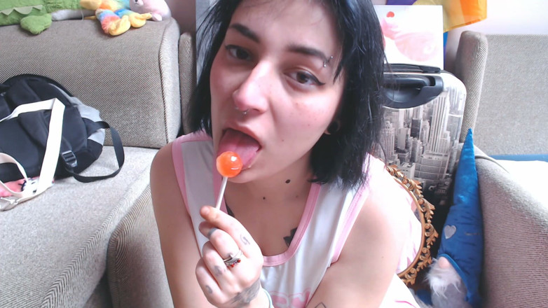 lanalovacutie: Sucking a Lollipop
