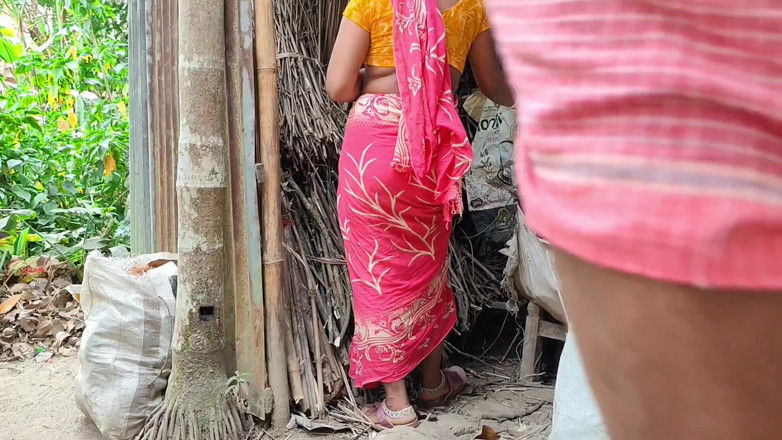 Fullmoti9: Outdoor New Hot Sexy Bhabhi and Me Sex Video Enjoy...