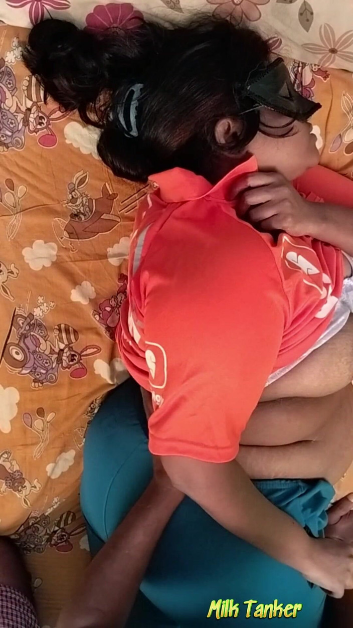Milktankers: डिलीवरी गर्ल भाग 1