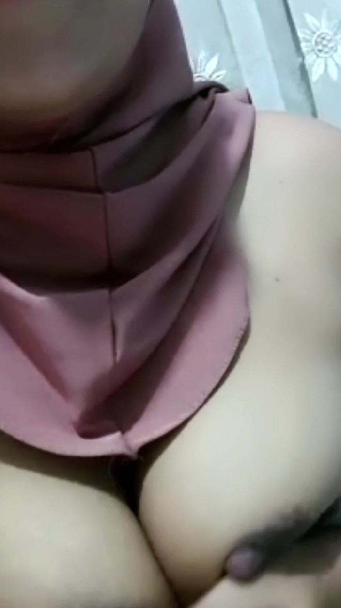 Rania: Saya akan terpaksa ditetek pantat saya di pantat