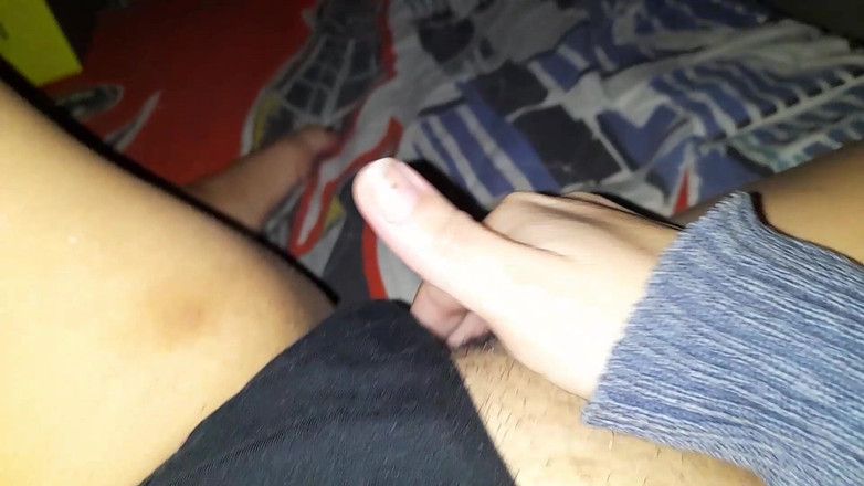 Fabimilf: 我醒来，开始玩弄我热辣、多汁、毛茸茸的阴户。让我射在你嘴里。