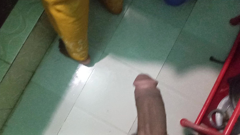 Sumahomesex: Desi Bhabhi neukte in de keuken toen ze eten aan...