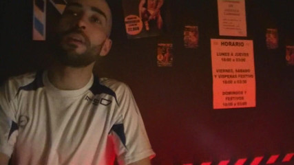 Crunch Boy: Twink gay scopato da Rafa Marco nell'imbragato in un bar...
