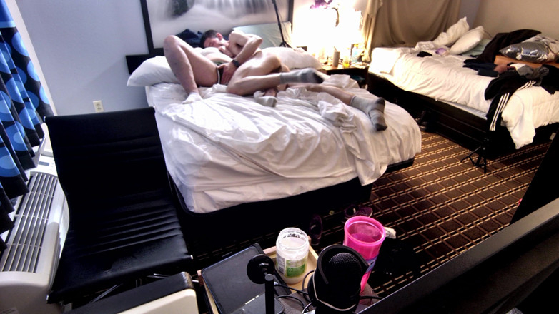 Alpha stud 4 u: Она обожает чувствовать себя беспомощным, и когда я положить руки на нее, она тает, легко