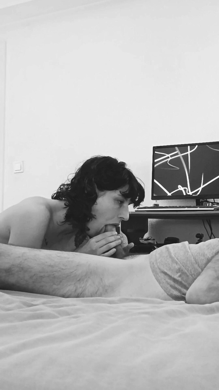Akasha7: Sutul penisului înainte de culcare mă lasă foarte relaxat, spune-mi punctul...