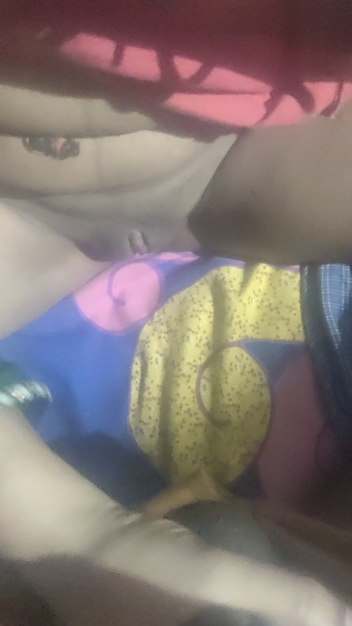 Garam_masala93: Nevlastní sestra drží můj penis v ruce a třese s...