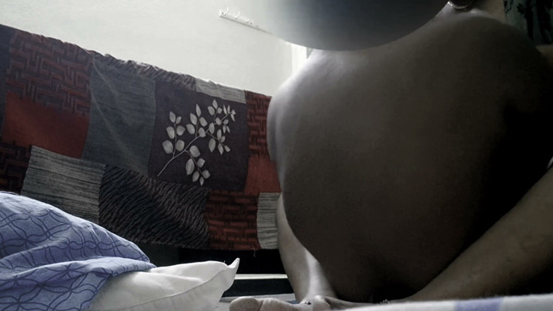 Black & white desicat: Bini jiran bertubuh seksi selepas menunggang zakar saya, saya mengongkeknya...