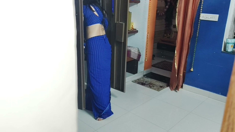 Ruhika Backbencher: Viral Video of a Hot Desi Bhabhi Putting on a...