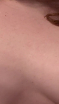 Vernederingsvideo van tieten naar beneden met volledig lichaam