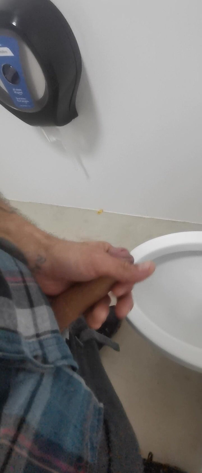 NeatGame458: Les toilettes publiques des hommes me transforment tellement excitée