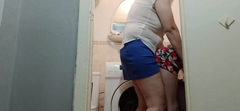 Lesbian-candys: Saya curang pada suami saya dengan adik tiri lesbiannya