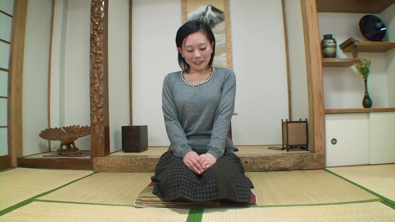 Japan Lust: Une Japonaise mature présente sa chatte avec impatience