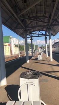Ein Typ Masturbiert Im Vorortzug