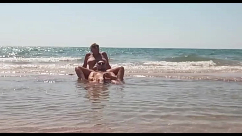 Crazyfamily 1970: Купаемся Голые