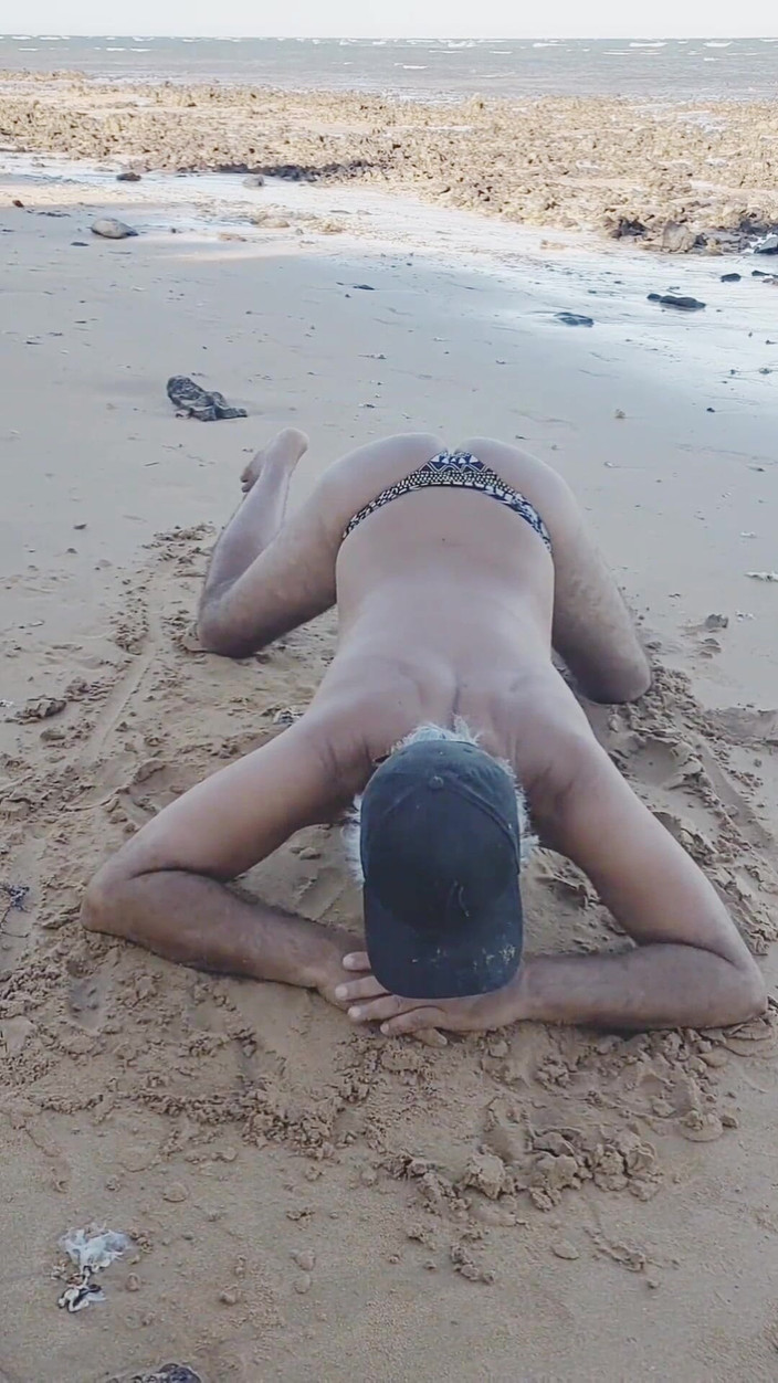 Ladysilvas: Ladysilva en bikini sur la plage très sexy