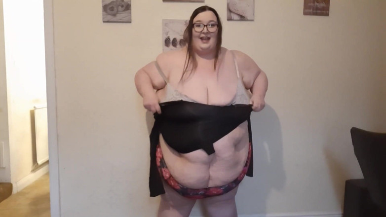SSBBWLadyBrads: SSBBW destroys and rips body suit - 7XL