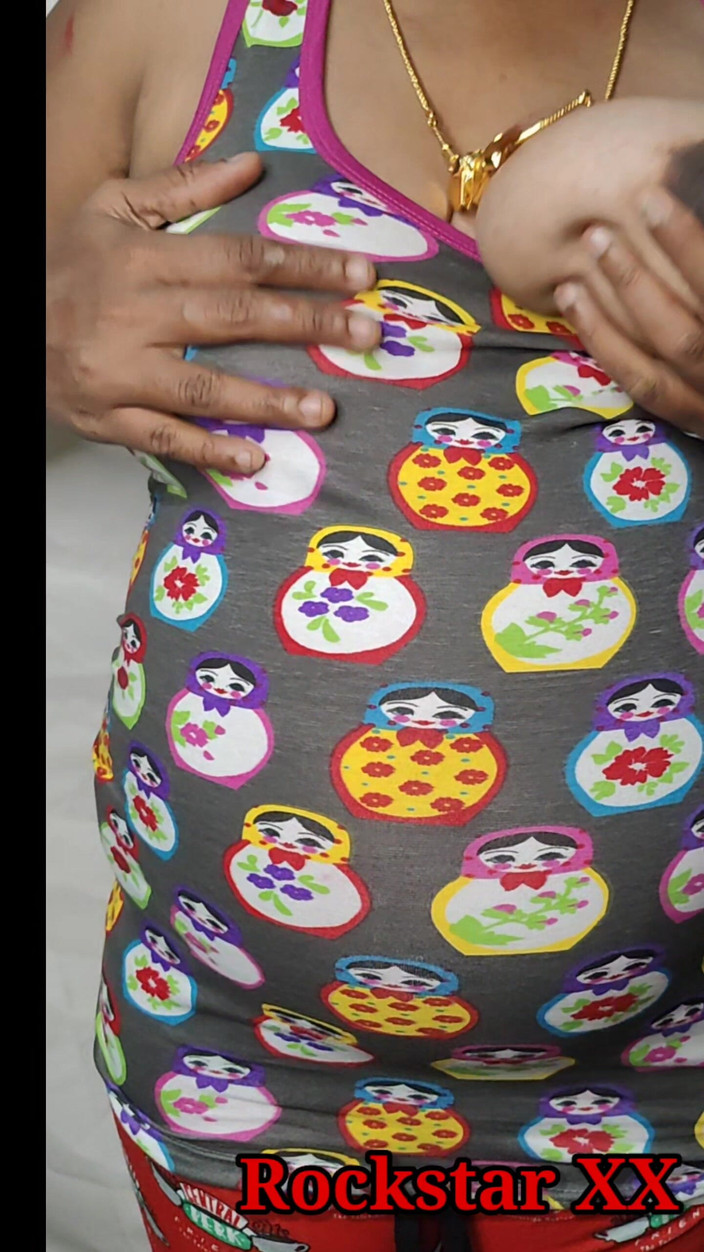 Rack star XX: Дези домохозяйка,, масляный массаж киски, трах пальцами