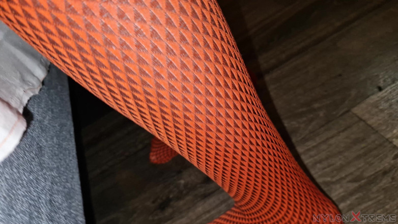 Nylon Xtreme: POV Elena Clark Orange strumpbyxor knull