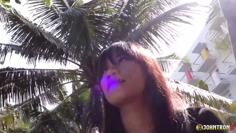 John Tron X: ジョントロンクス - 素敵な若いタイのアマチュアが私に膣をくれて犯し、中出しする
