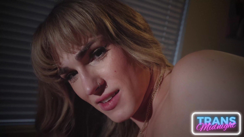 Trans Roommates: Lelaki hitam menjemput Kalli Grace untuk dubur dengan zakar hitam...