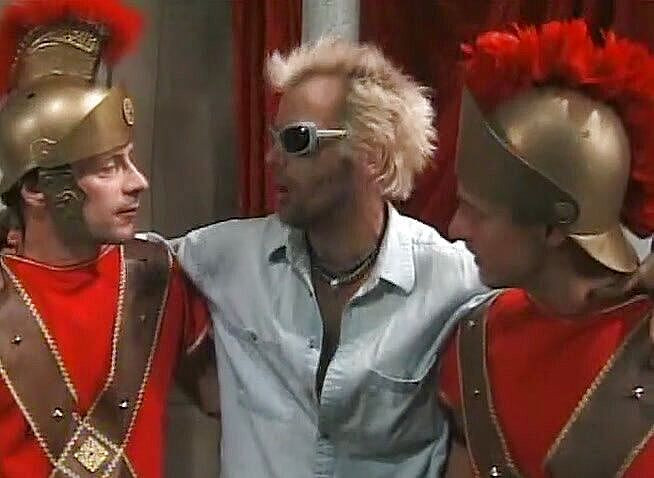 DP Darlings: Legionari își fut regina