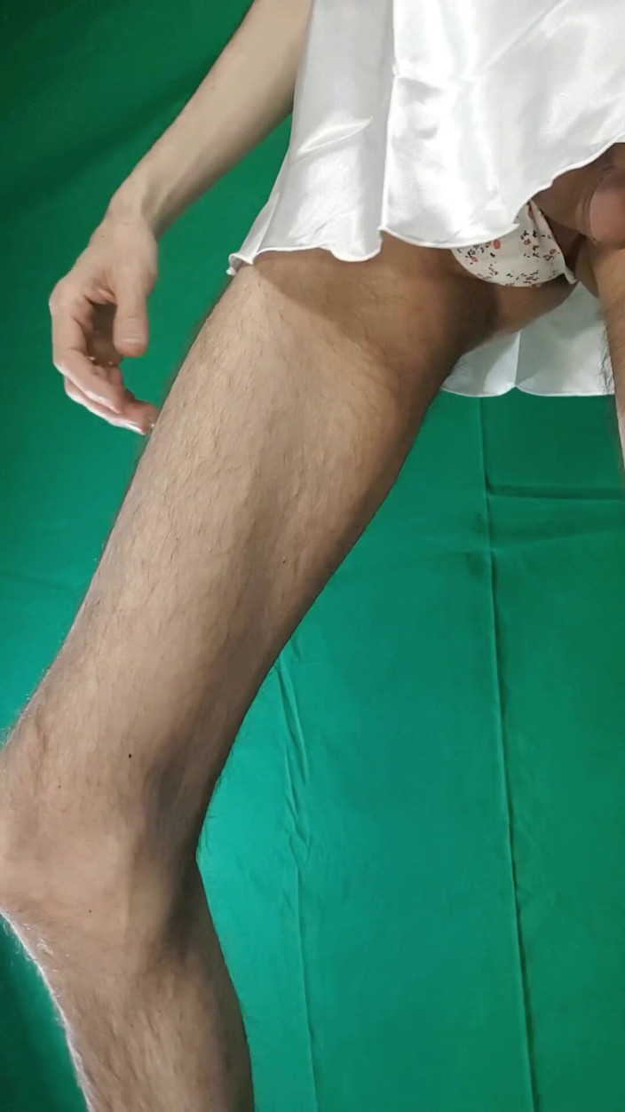 HeIsSooThin: Nattklänning och blomma-y sömlös rem