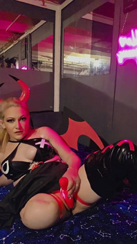 Blondynka Ak Amputee Masterbating & Cumming W / Goły pniu, Ahegao Face w Cosplay